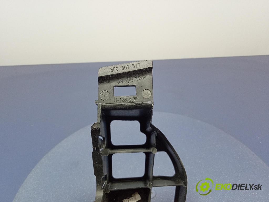 Seat Leon 2015 nárazník Zad: 5F0807377