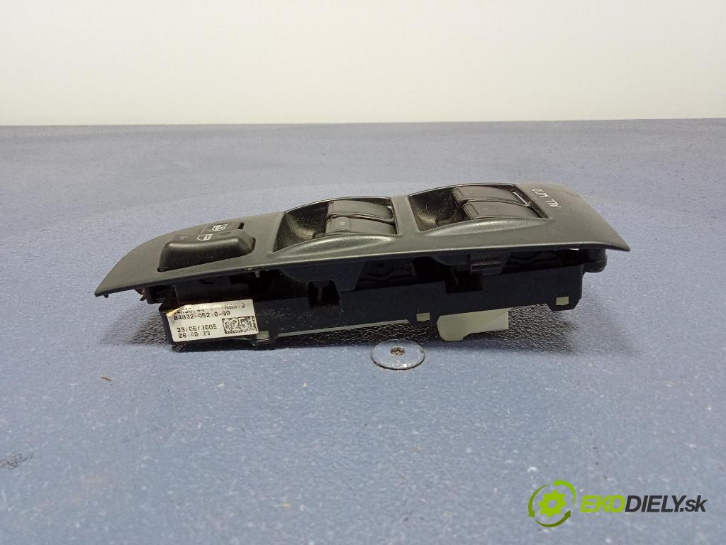 Toyota Avensis 2005 prepínač Okná: 84820-05100