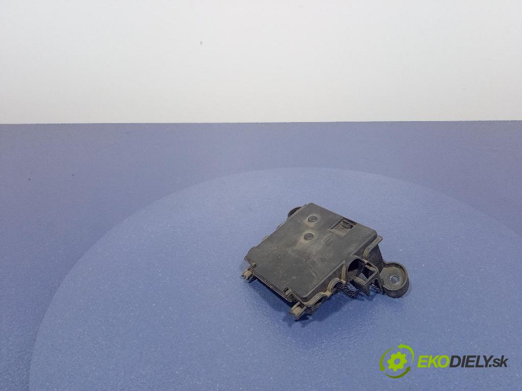 Audi A6 2012 skrinka Poistky: 4G0937517