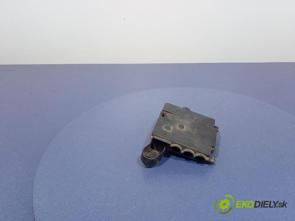 Audi A6 2012 skrinka Poistky: 4G0937517