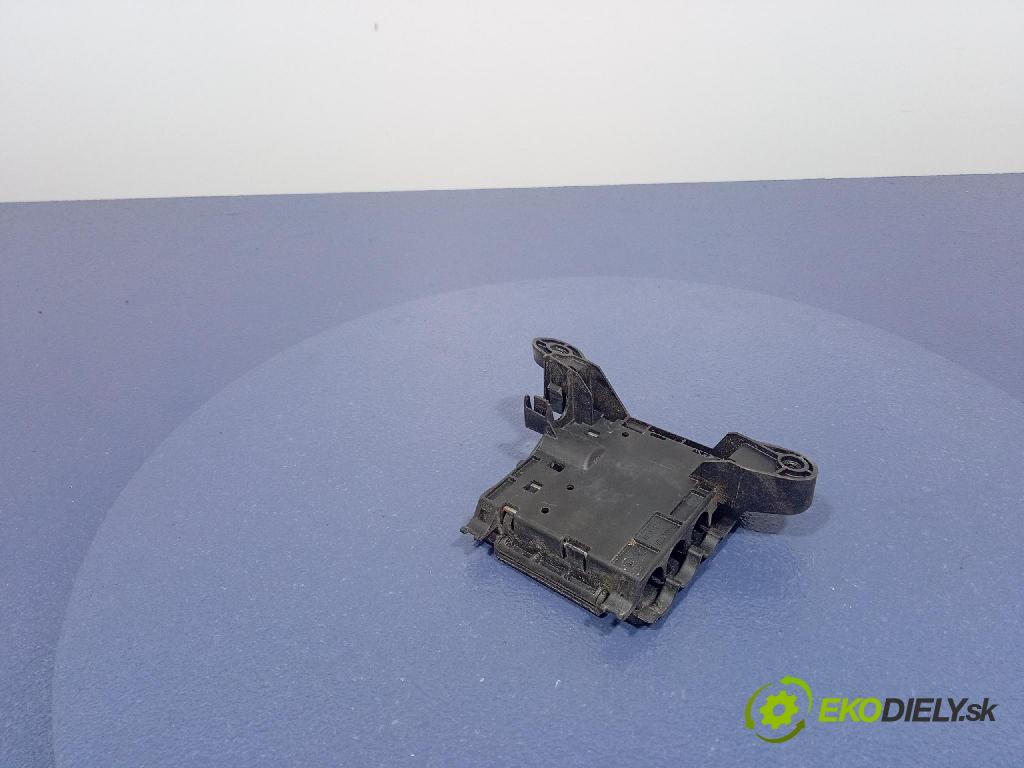 Audi A6 2012 skrinka Poistky: 4G0937517