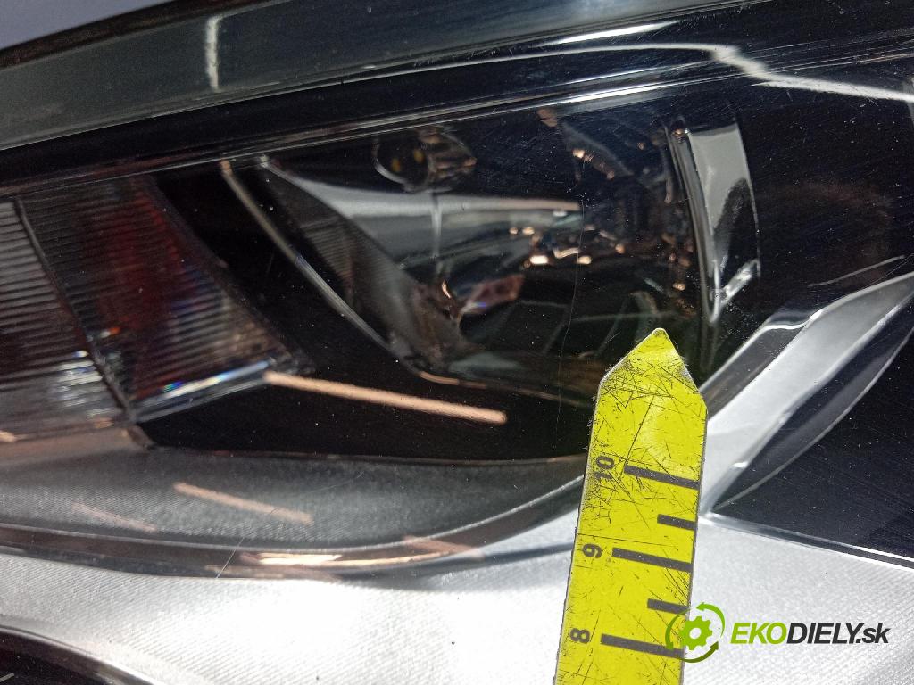 Audi A6 2012 Reflektor: Vľavo: 01