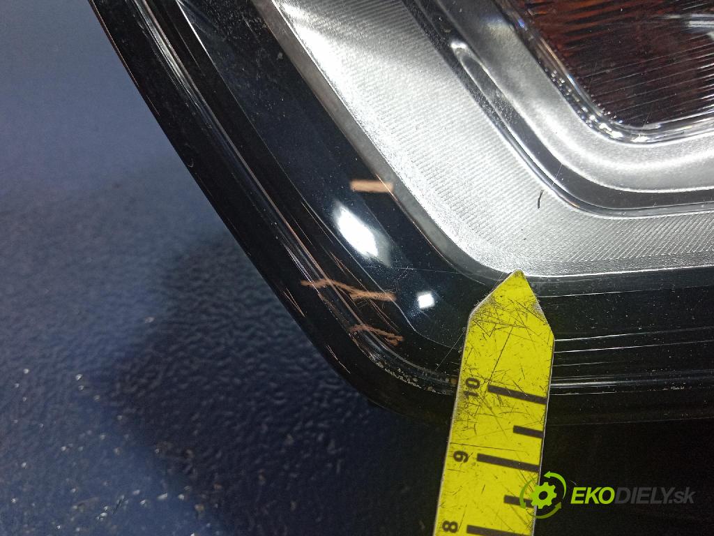 Audi A6 2012 Reflektor: Vľavo: 01