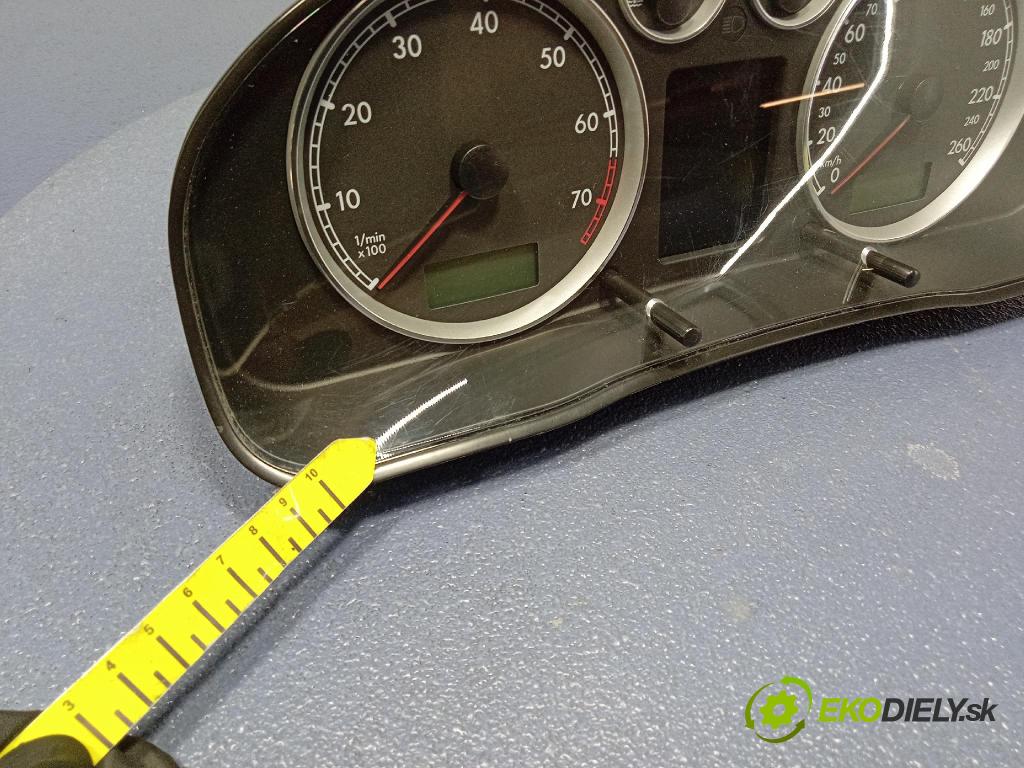 Volkswagen Passat 2005 prístrojovka/ budíky 3B0920849