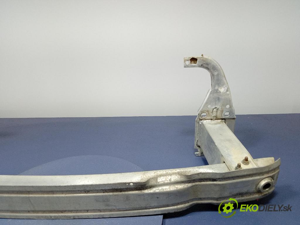 Audi A6 2012 výztuha narazník před 01