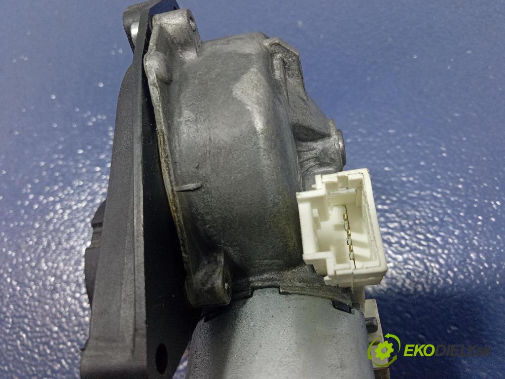 Peugeot 407 sw 2006 motor: Stierače: zad 9646500880