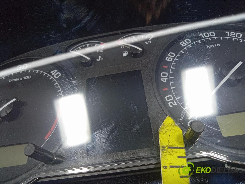 Skoda Octavia 2004 prístrojovka/ budíky 1U0920841J