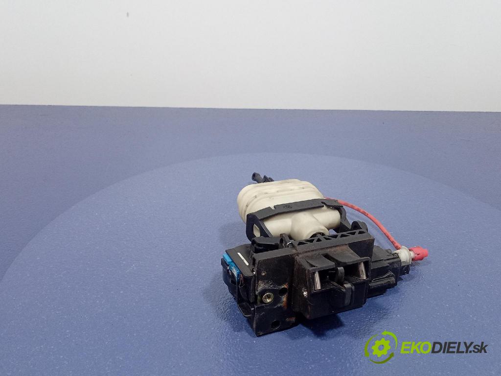 Mercedes S-klasa 2005 zámek Klapky: kufr A2207500185