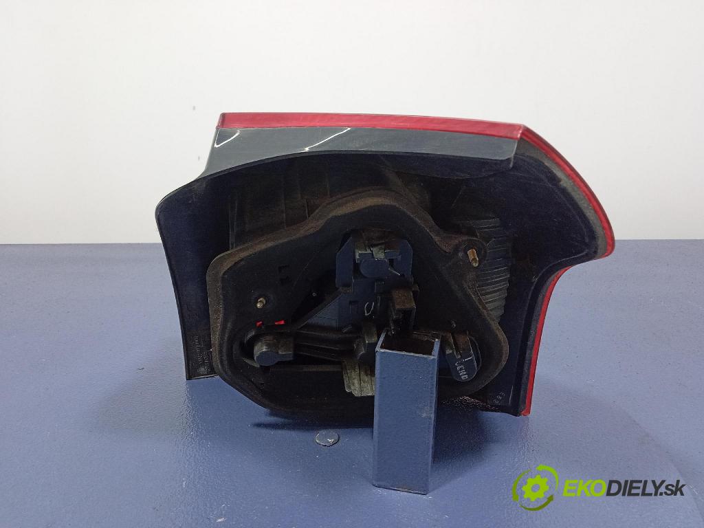 Toyota Corolla 2002 svetlo / reflektor zad ľavá Vonkajsia: 01