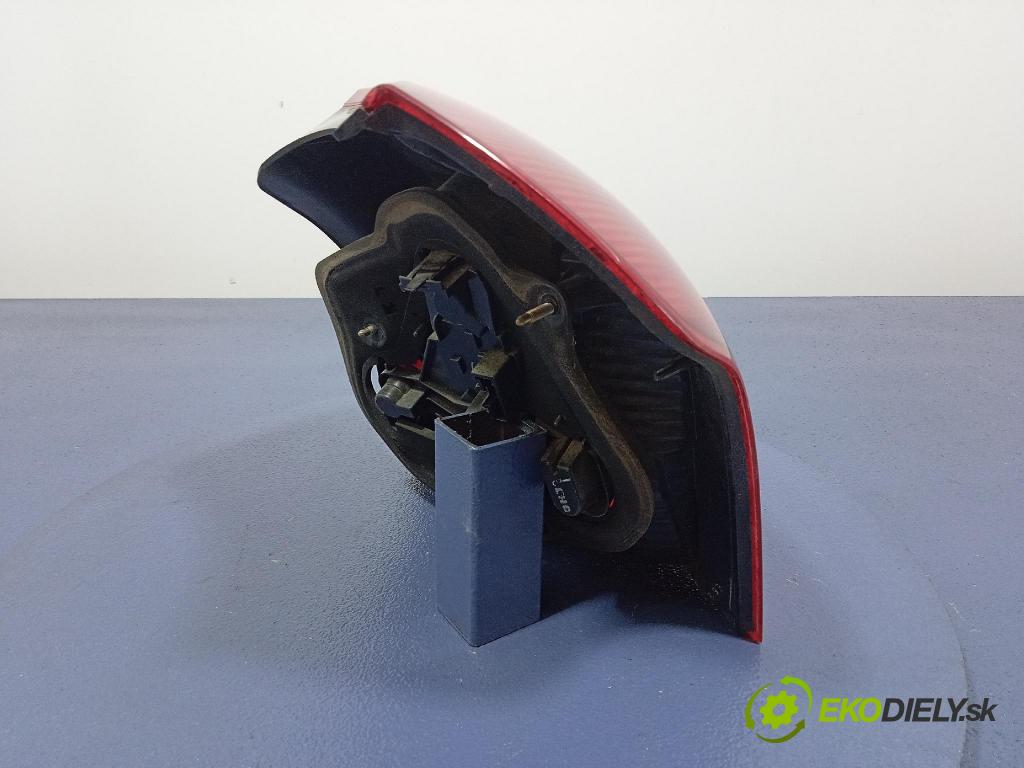 Toyota Corolla 2002 svetlo / reflektor zad ľavá Vonkajsia: 01