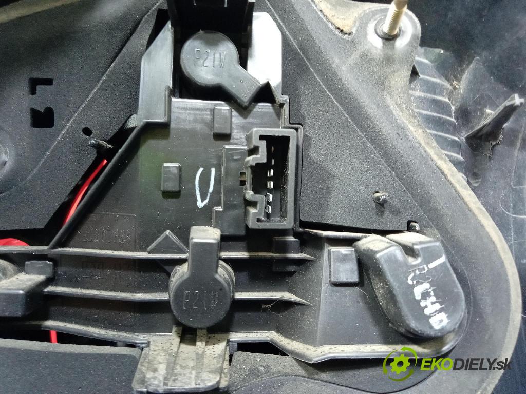 Toyota Corolla 2002 svetlo / reflektor zad ľavá Vonkajsia: 01