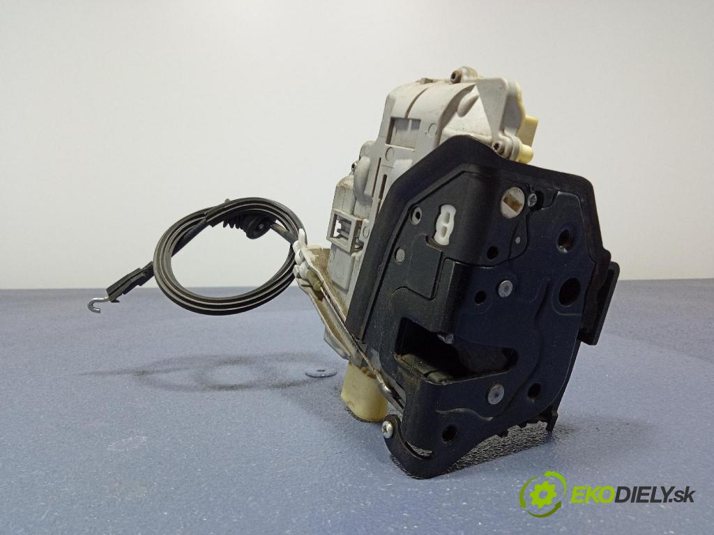 Vw Passat 0 zámek dveře před v pravo: 3C1837016A