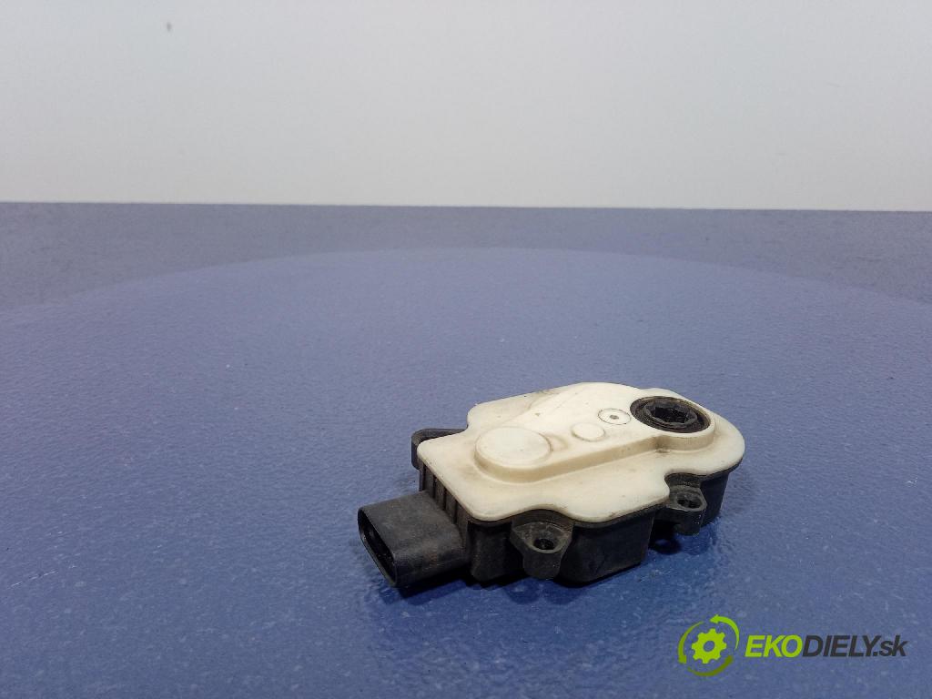 Citroen Ds5 2013 miežka / Gril: 9673420580
