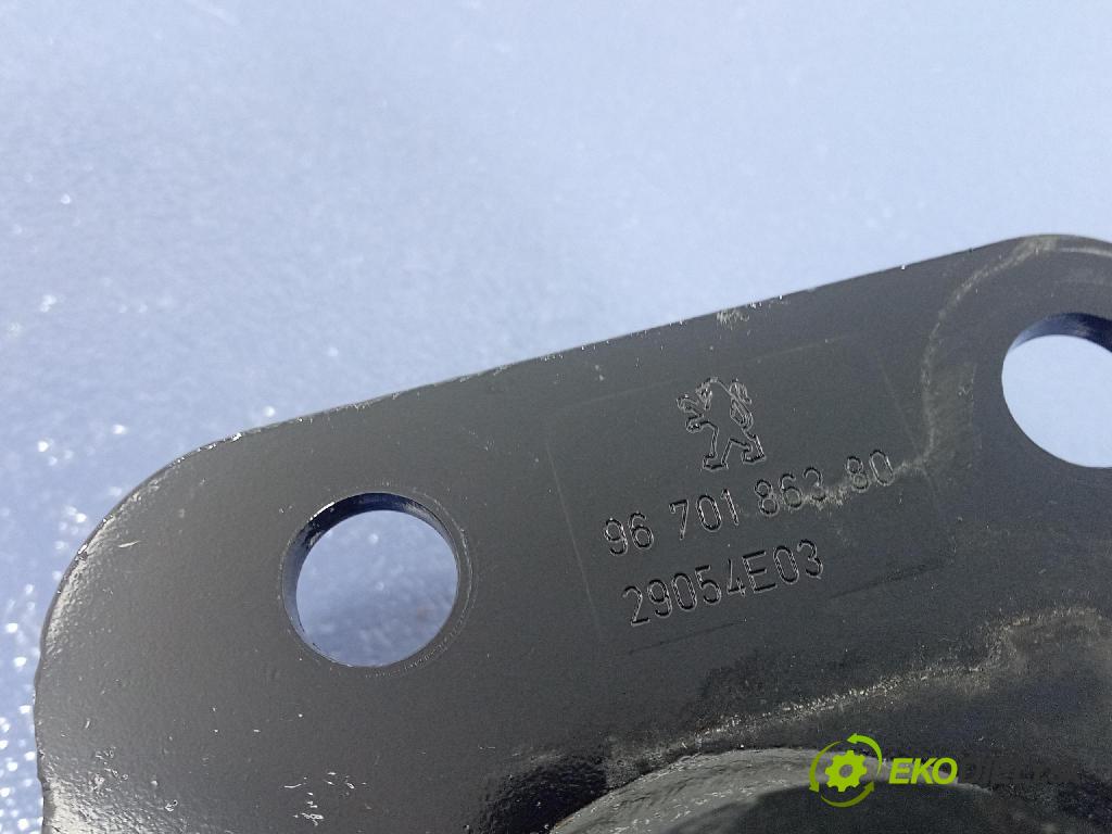 Citroen Ds5 2013 výztuha narazník před 9670186380