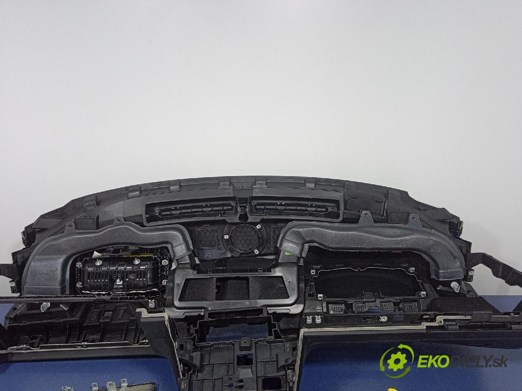Vw Passat 2020 kokpit,pristrojová doska 01