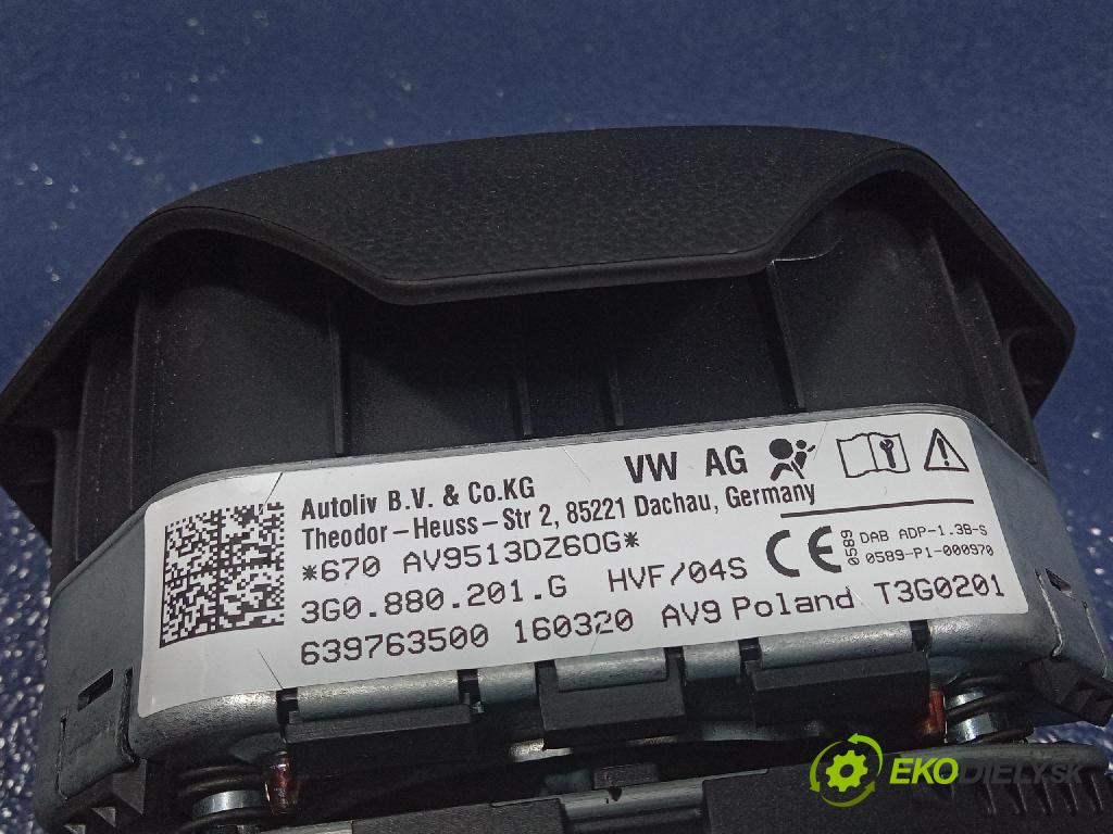 Vw Passat 2020 kokpit,pristrojová doska 01
