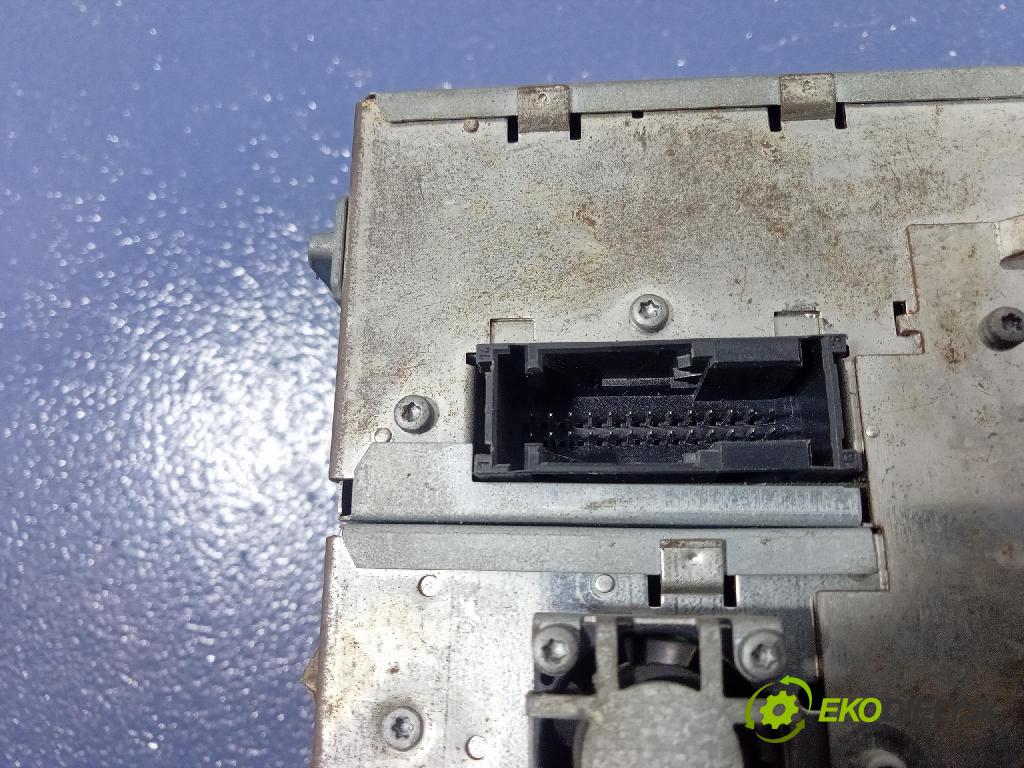 Audi A6 2000 Radio I Navigácia: 01