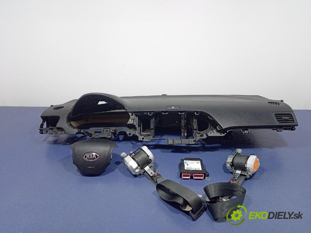 Kia Picanto 2015 kokpit,pristrojová doska 01