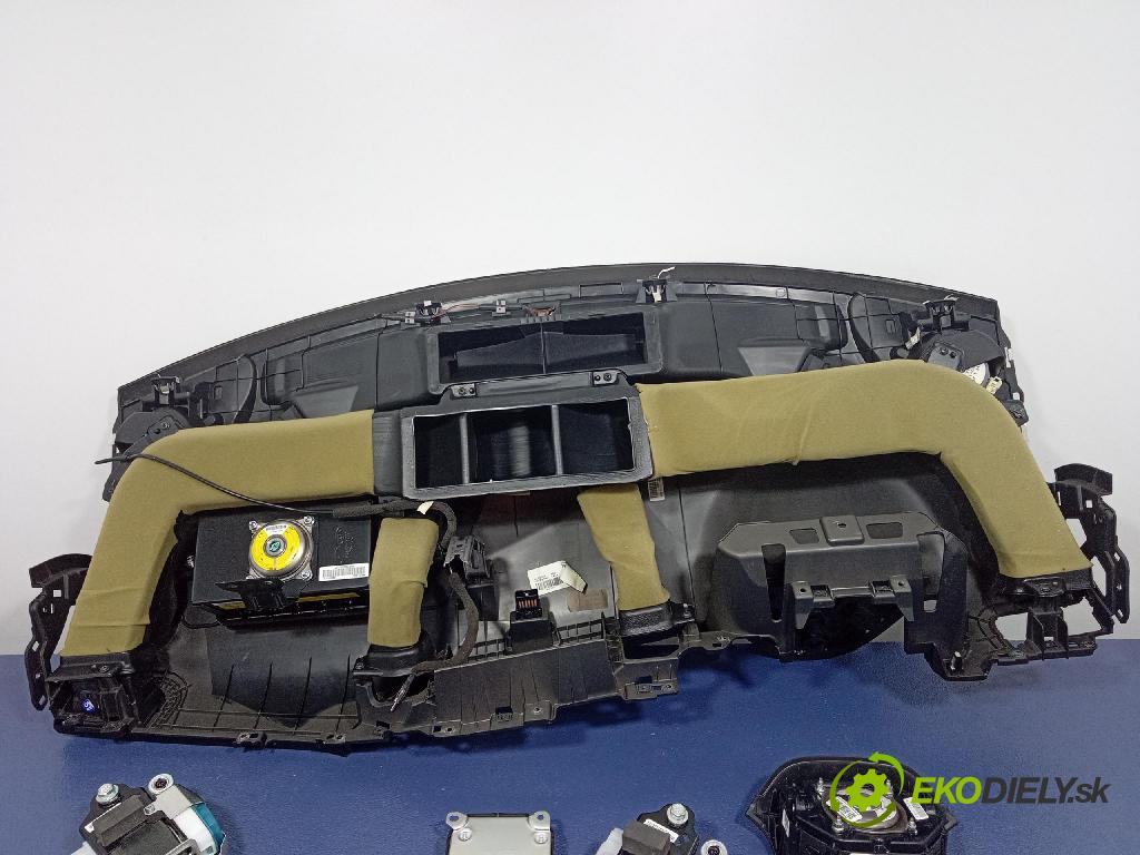 Kia Picanto 2015 kokpit,pristrojová doska 01