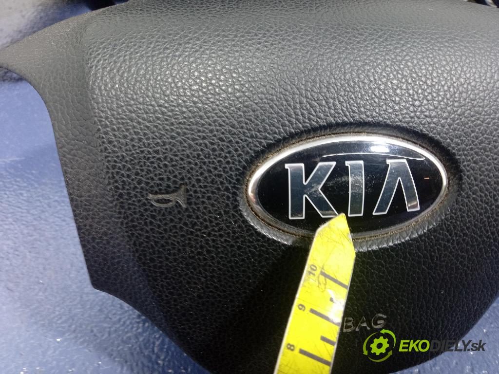 Kia Picanto 2015 kokpit,pristrojová doska 01