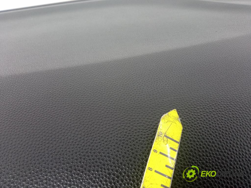 Kia Picanto 2015 kokpit,pristrojová doska 01