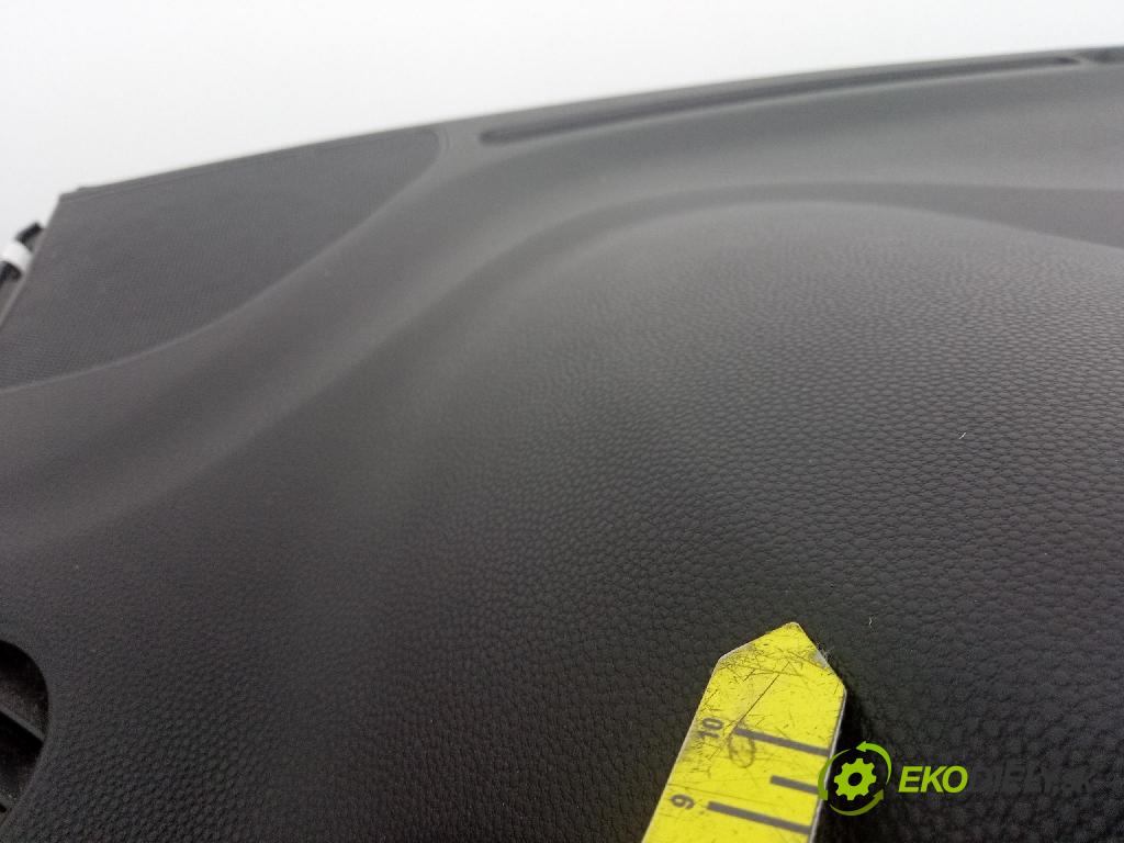 Kia Picanto 2015 kokpit,pristrojová doska 01