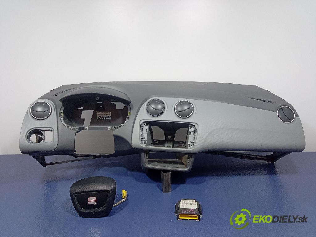 Seat Ibiza 2009 kokpit,pristrojová doska 01
