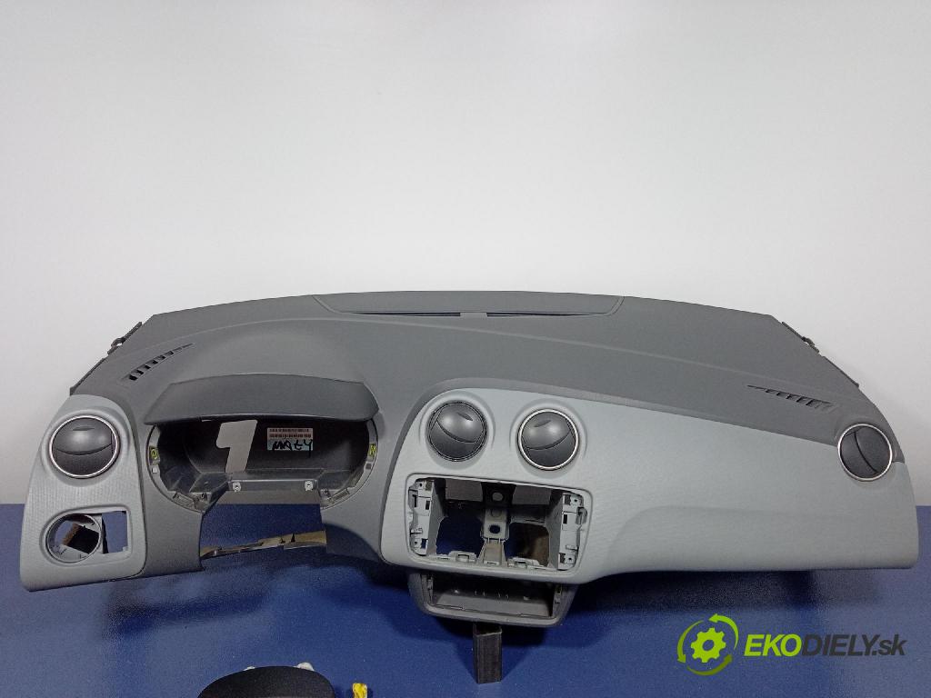Seat Ibiza 2009 kokpit,pristrojová doska 01