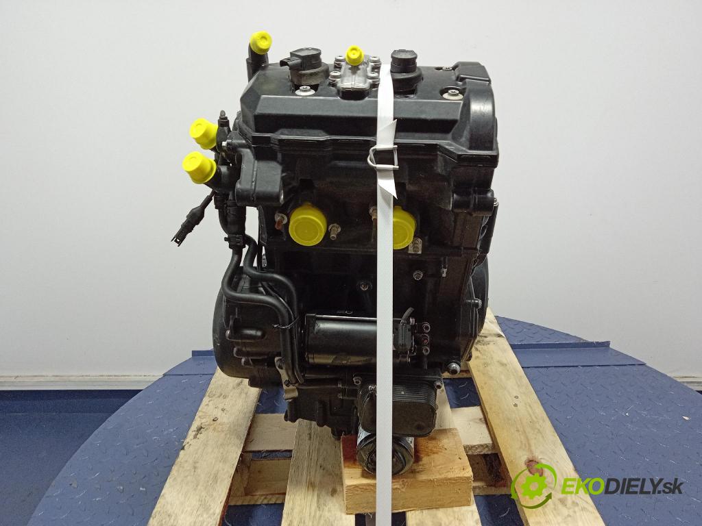 Bmw F800 r 2015 motor Benzín: 01