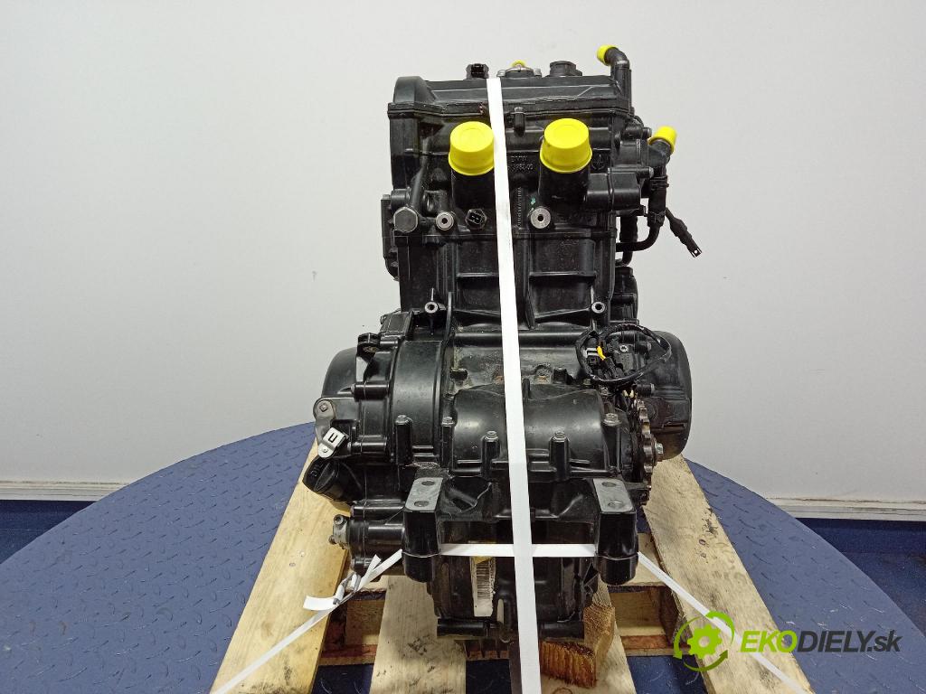 Bmw F800 r 2015 motor Benzín: 01