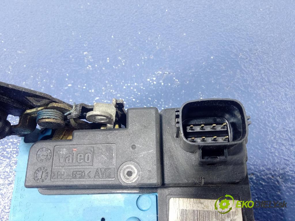 Volvo S60 2004 zámek dveře před Levý: 30663040