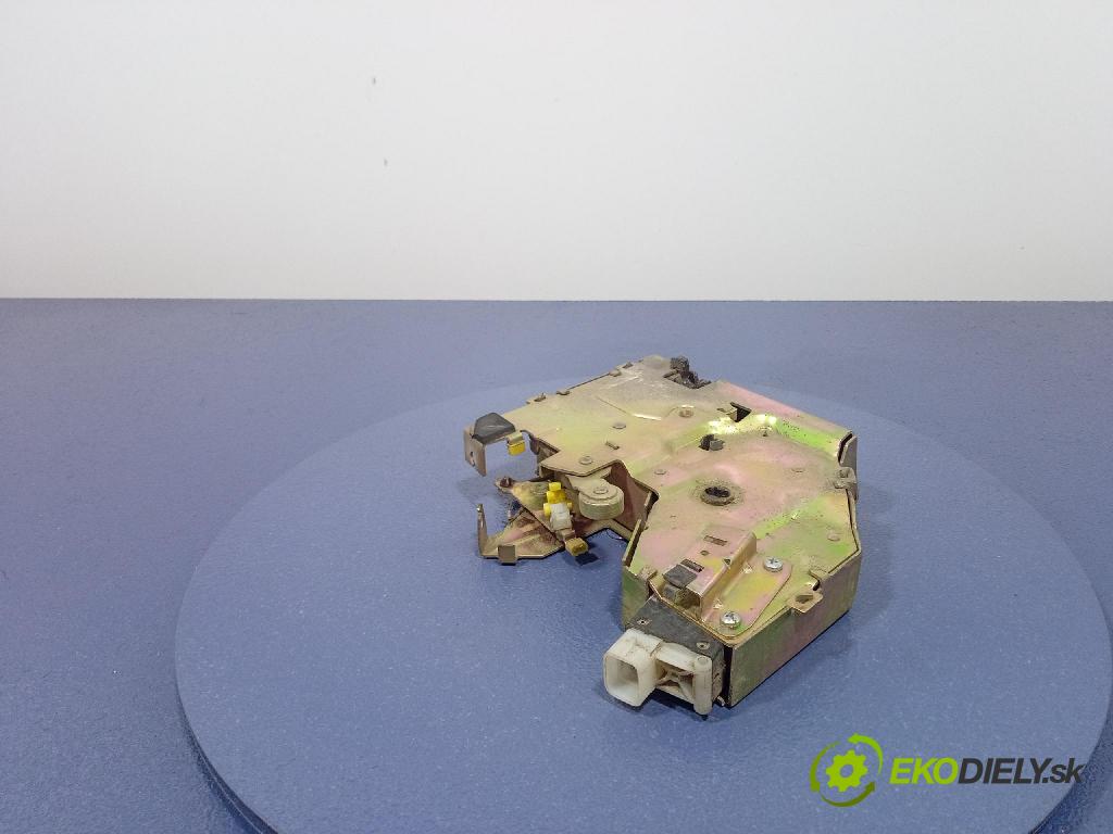 Ford Transit connect 2003 zámek dveře Zad: v pravo: 01