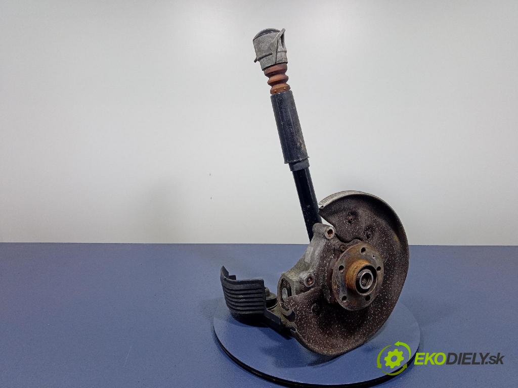 Audi A4 2015 náboj levá 01