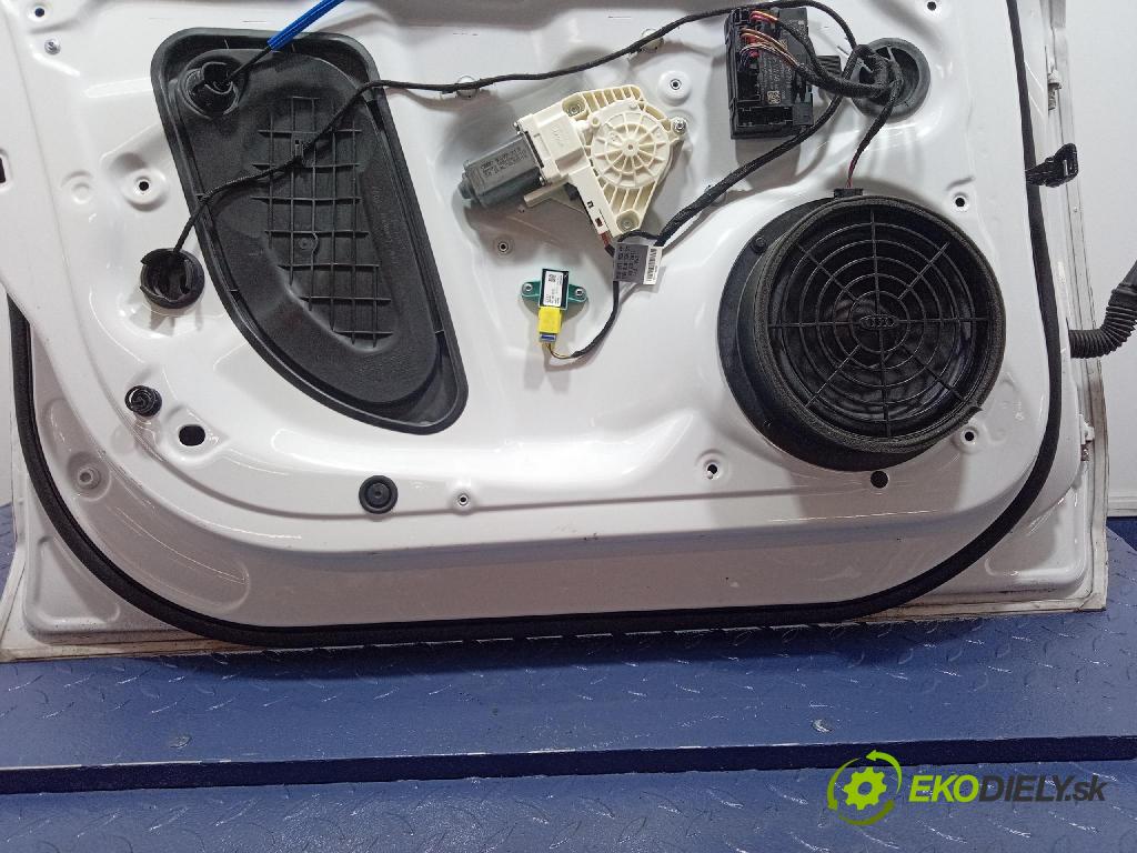 Audi A4 2015 dvere Predné Vľavo: 01