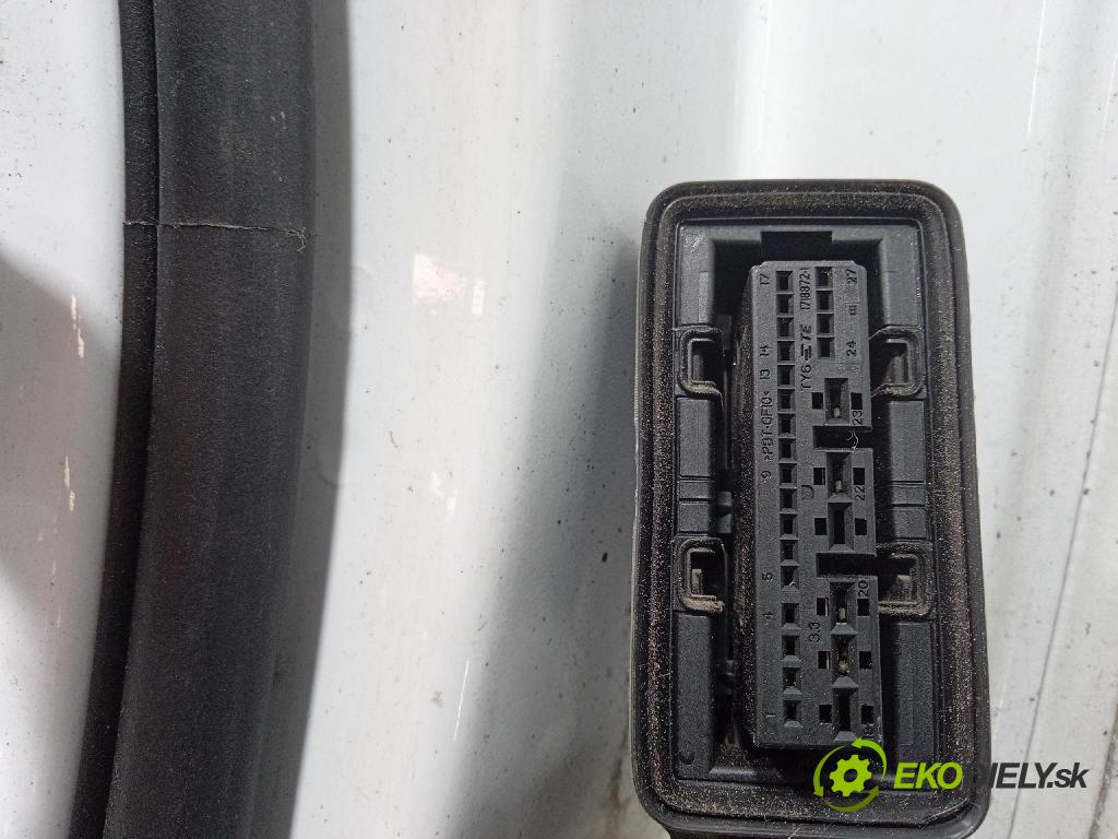 Audi A4 2015 dvere Predné Vľavo: 01