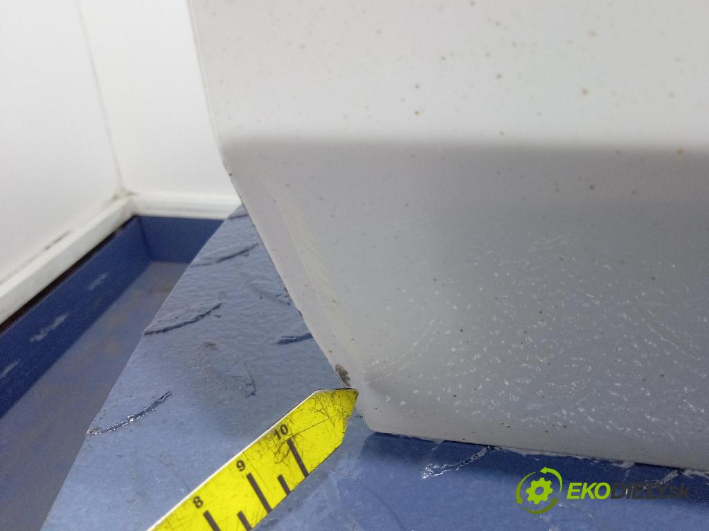 Audi A4 2015 dvere Predné Vľavo: 01