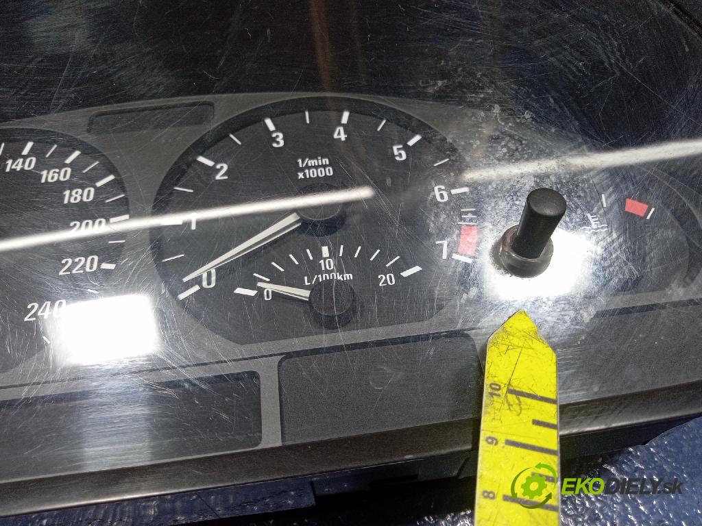 Bmw Seria 3 2004 prístrojovka/ budíky 6940868