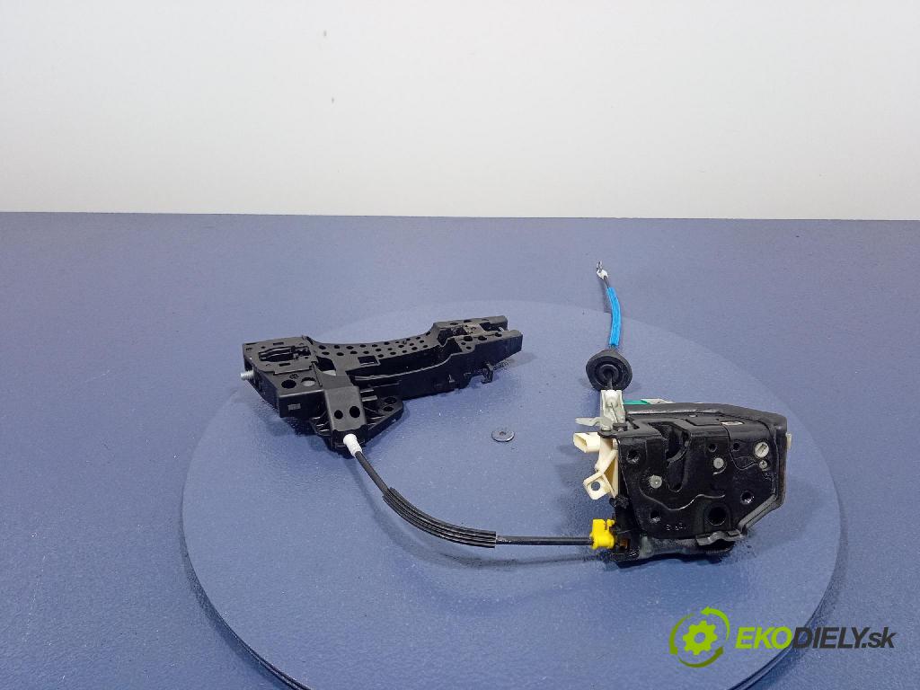 Audi A4 2015 zámek dveře před v pravo: 8J1837016F