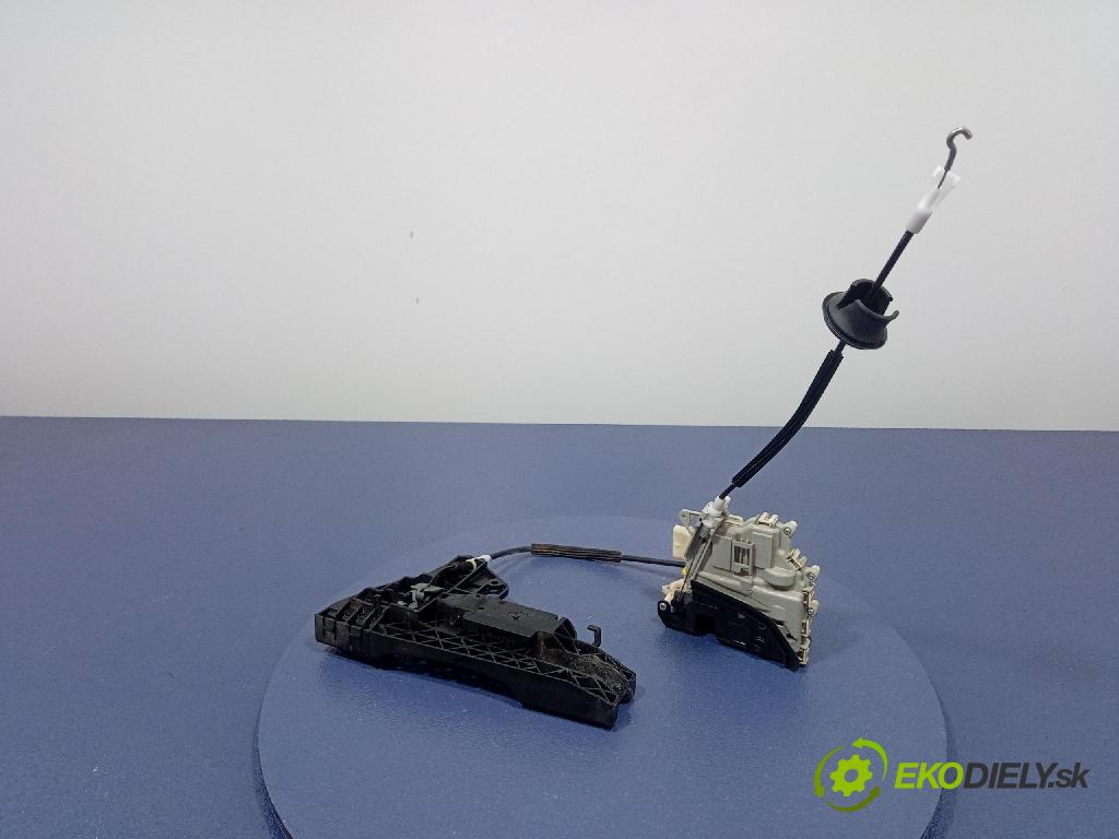 Audi A4 2015 zámek dveře Zad: v pravo: 8K0839016H