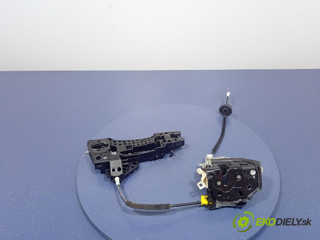 Audi A4 2015 zámek dveře Zad: v pravo: 8K0839016H