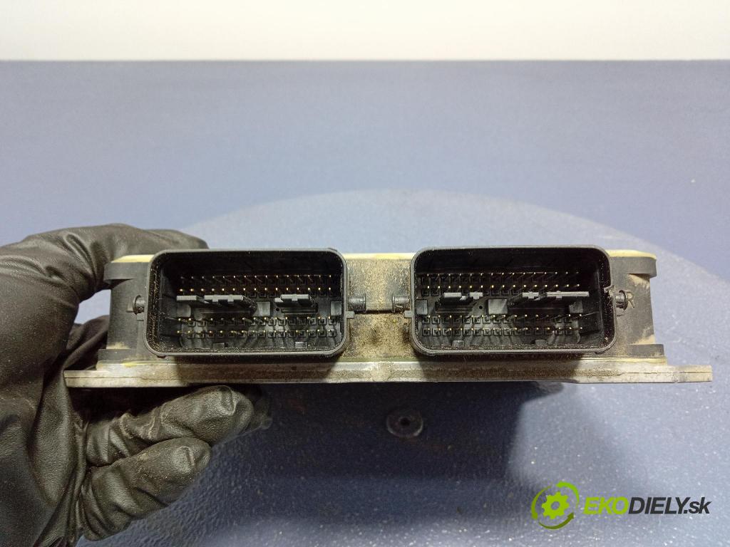 Mazda 5 2005 riadiaca jednotka Motor: LFD718881C