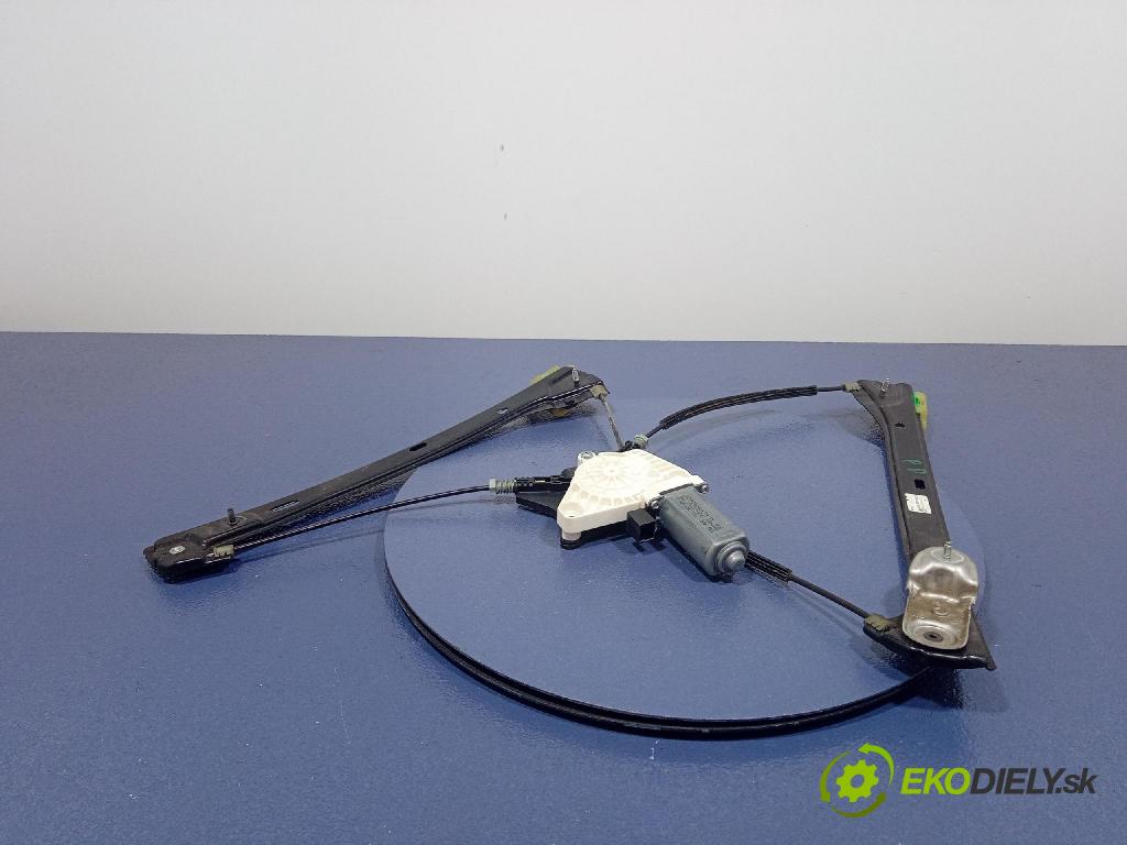 Vw Passat 2018 mechanismus stahování Sklenka: před v pravo: 3G0837462C