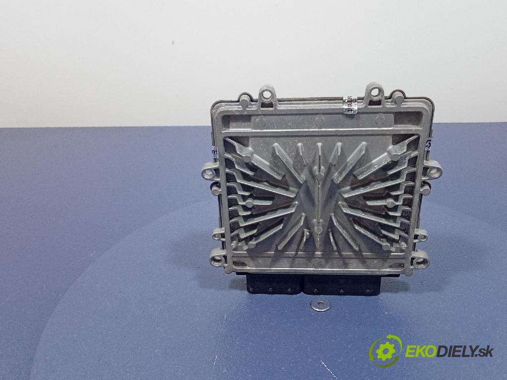 Volvo V60 2013 riadiaca jednotka Motor: 31336983