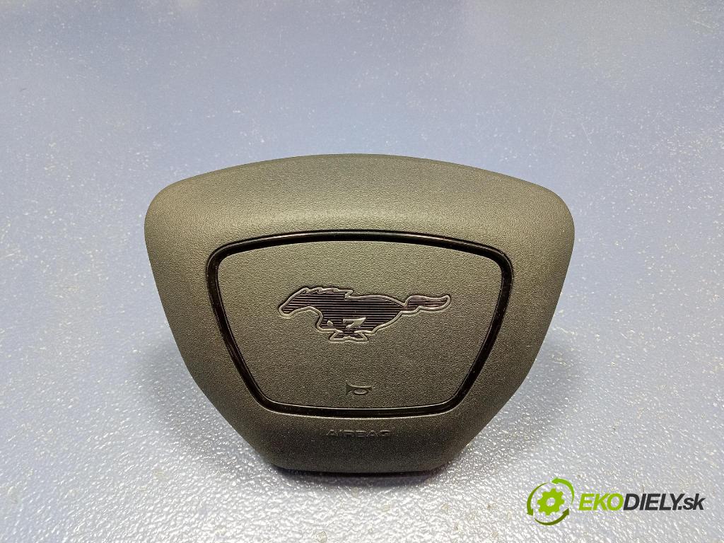 Ford Mustang mach-e 2021 kokpit,pristrojová doska 01