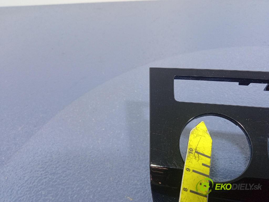 Skoda Superb 2019 kryt Plast: Interiéry: 3V0820085B