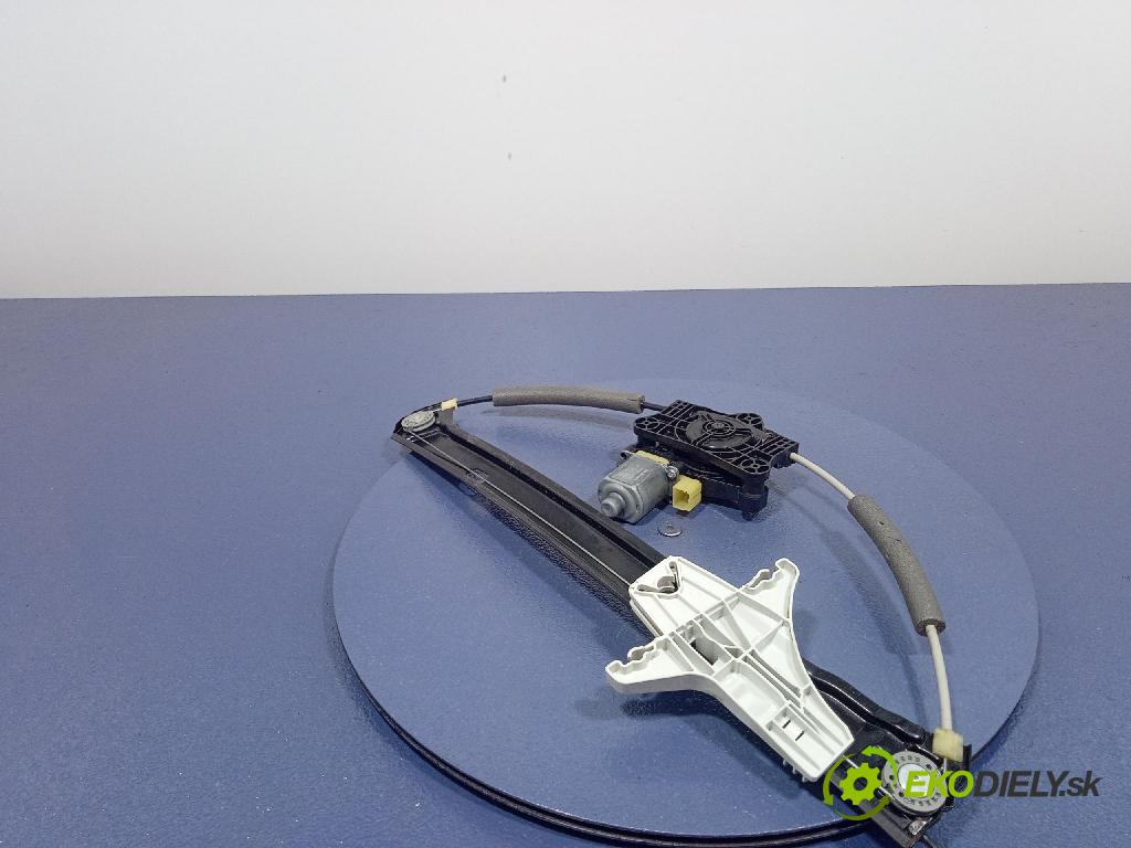 Skoda Superb 2019 mechanismus stahování Sklenka: Zad: v pravo: 3V0889462