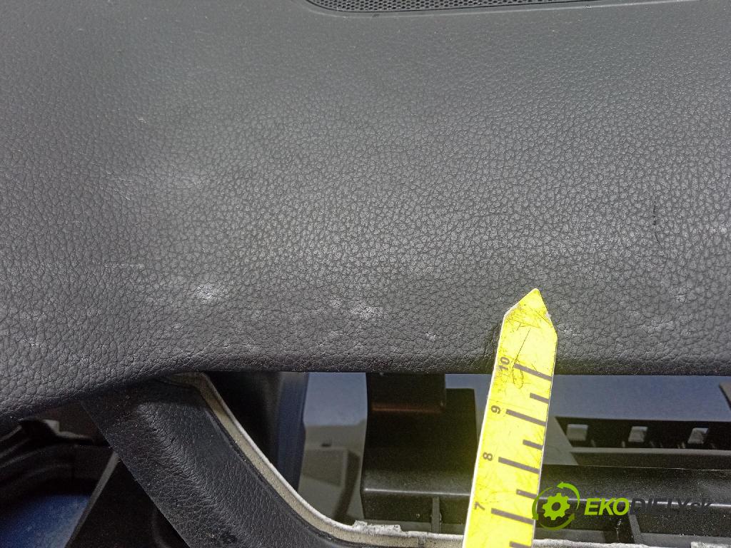 Skoda Superb 2019 kokpit,pristrojová doska 3V1857007AN