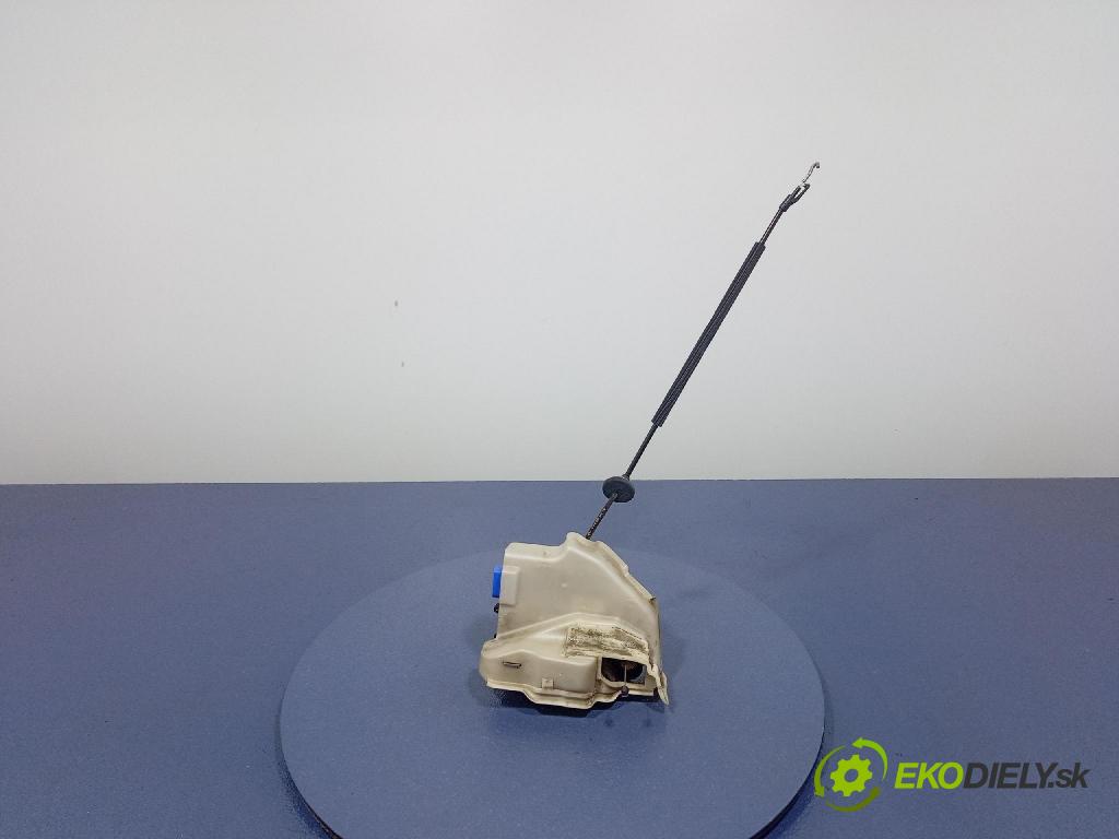 Vw Golf 2004 zámek dveře před Levý: 01