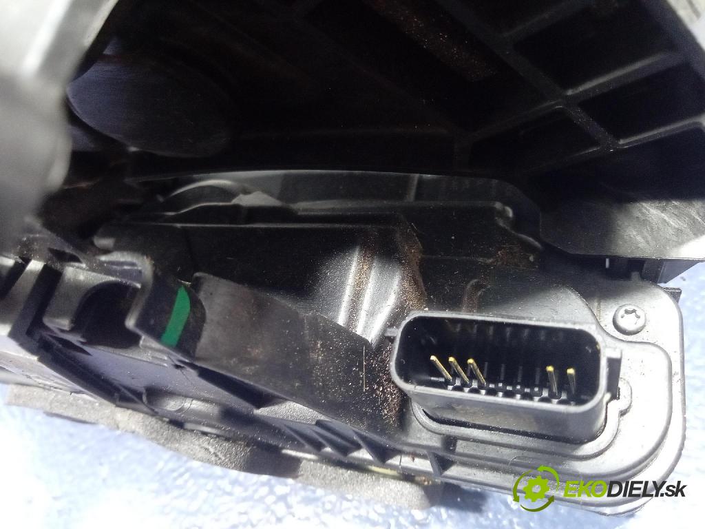 Ford Kuga 2022 zámek dveře Zad: v pravo: LV4BS221A08BG