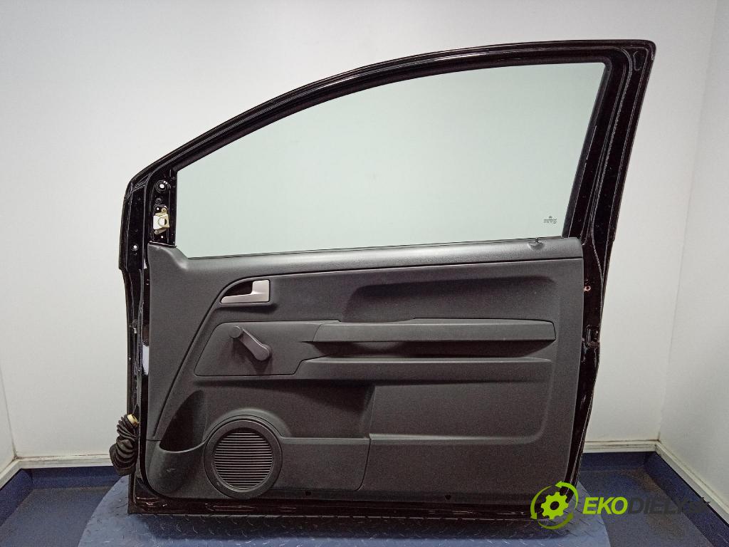 Volkswagen Fox 2006 dveře před prave 01